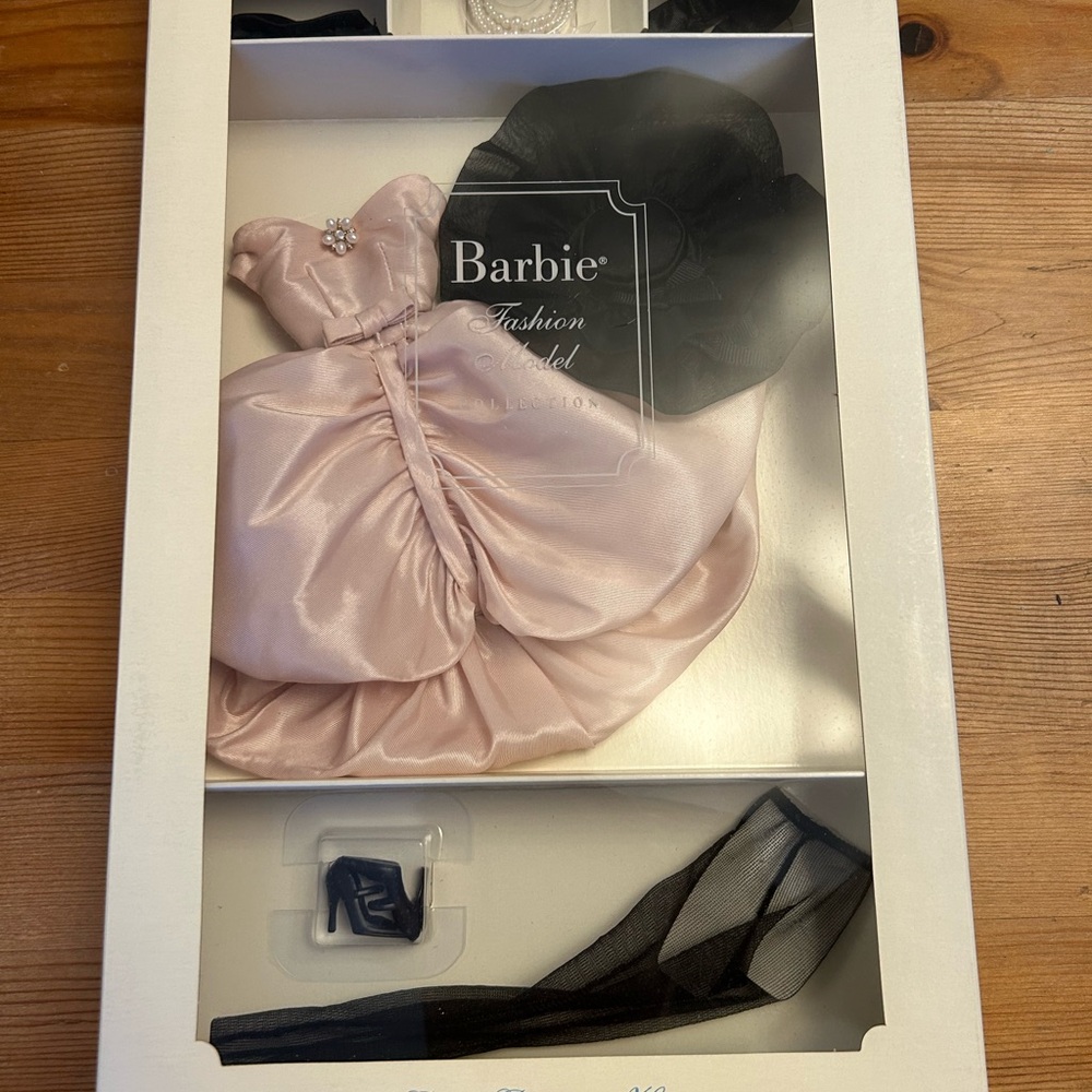Silkstone Barbie Blush Becomes Her Fashion BFMC NRFB Gold Label